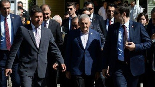 Huzurevinde kalan yaşlıları Dünya Yaşlılar Günü dolayısıyla Başbakan Binali Yıldırım ziyaret etti