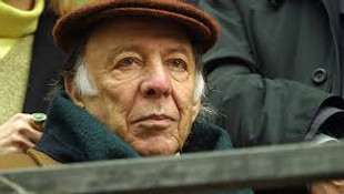 Türk sinemasının usta oyuncularından Münir Özkulun oturduğu apartmanda yangın çıktı