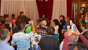 Akademisyenlerden Neşet Ertaş'ın android heykeline ilgi