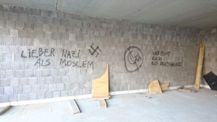 Almanya'da camiye saldırı