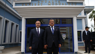 Antalya emniyetinde devir teslim töreni