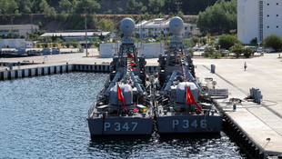 Askeri gemiler kapılarını çocuklara açtı