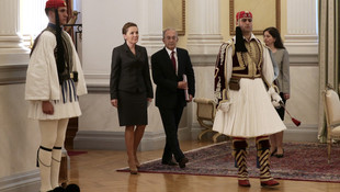 Atina Büyükelçisi Çevik güven mektubunu sundu