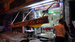 Balkondan düşen öğrenciyi iş yeri tentesi korudu