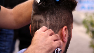 Başbakan Yıldırım'ın portresini saça yaptı