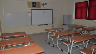 Burdur'da okulun projeksiyon cihazları çalındı