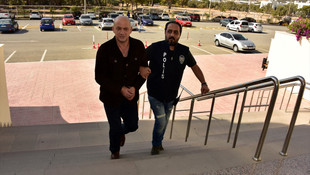 Çaldığı ürünleri alarm ötmesin diye alüminyum folyolara sarmış