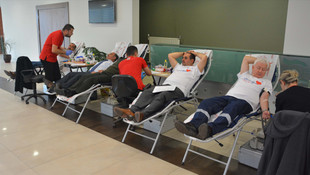 Çelik işçilerinden Çeliğe su, insana kan kampanyası