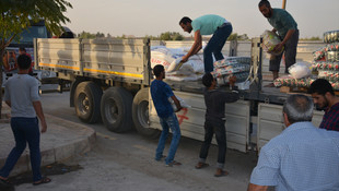 Cerablus'a 2 tır dolusu yardım malzemesi gönderildi