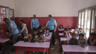 Cerabluslu çocuklara Kur'an-ı Kerim dağıtıldı