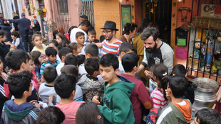 Çocuklar sokak eğlencesi için Balat'ta buluştu