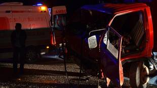 Denizli'de otomobille kamyon çarpıştı: 6 yaralı