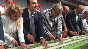 Dünyanın en uzun çiğ köfte dürümü rekoru  kırıldı