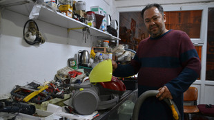 Elektrikli süpürgeye yavrulayan fare şaşırttı