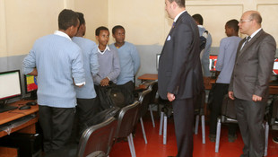 Etiyopyalı öğrencilerin bilgisayar kuyruğu sona erdi