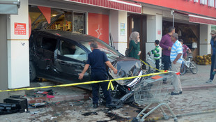 Freni boşalan kamyon park halindeki araçlara çarptı: 1 yaralı