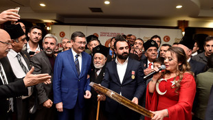 Gaziler ve Şehit Aileleri Vakfından Gökçek'e ödül