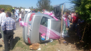 Gelin arabasıyla otomobil çarpıştı: 7 yaralı