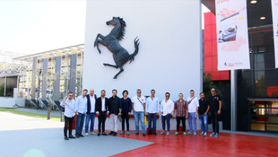 Genç iş adamları Ferrari fabrikasını gezdi