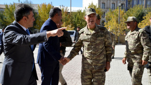 Genelkurmay Başkanı Orgeneral Akar, Şırnak, Hakkari'nin Yüksekova ve Van'ın Başkale ilçelerindeki birliklerde denetlemelerde bulundu, terörle mücadele harekatının sevk ve idaresini yerinde inceledi.