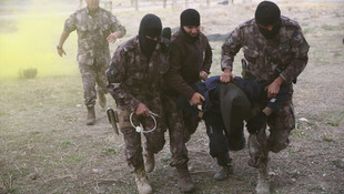 Gerçeğini aratmayan koşullarda savaş muhabirliği eğitimi