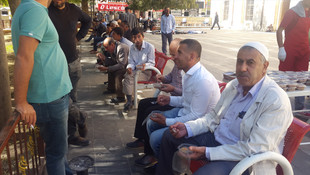 Görevlendirme yapılan Silvan Belediyesinden vatandaşlara aşure