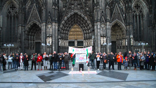 Halep saldırılarının durması için Köln'de insan zinciri