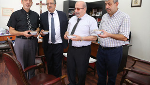 Hatay'da farklı inançlardan vatandaşlara aşure ikramı