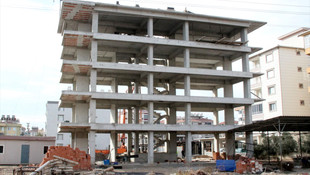 İnşaattan düşen işçi öldü