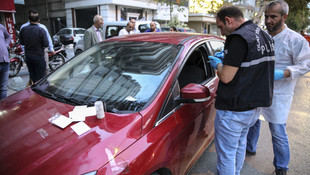 İşçilerinin maaşını ödeyebilmek sattığı otomobilin parasını çaldırdı