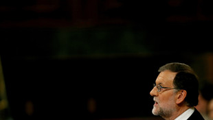 İspanya'da azınlık hükümeti protestolarla güvenoyu aldı