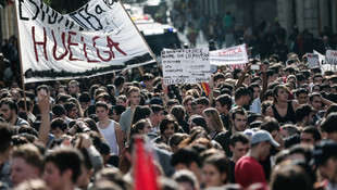 İspanya'da öğrencilerden ders bırakma eylemi