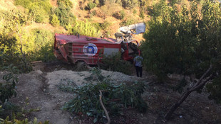 İtfaiye aracı uçuruma yuvarlandı: 2 ölü, 1 yaralı