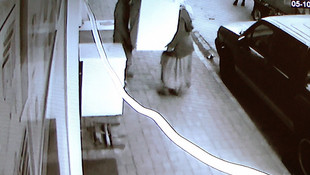 Kadınların hırsızlık girişimi güvenlik kamerasına yansıdı