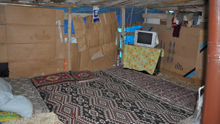 Kağıt toplayarak 10 çocuğuna bakıyor