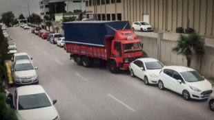 Kalp krizi geçiren sürücünün kaza anı kamerada