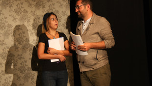 Kekemeliği tiyatro sahnesinde yendi