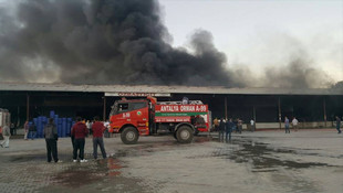 Kınık Toptancı Hali'nde yangın