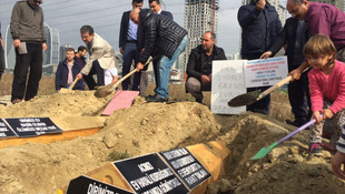 Konut mağdurlarından tabutlu protesto