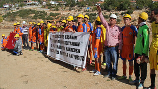 Maça madenci baretiyle çıktılar
