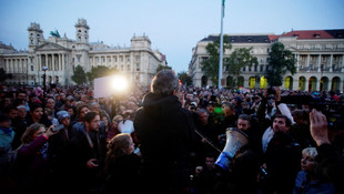 Macaristan'da Nepszabadsag gazetesi kapatıldı