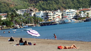 Marmaris'te turistlerin deniz keyfi