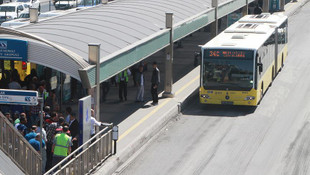 Silahlı saldırı sonucunda Beylikdüzü metrobüs durağı yakınında bulunan kafede 1 kişi ağır yaralandı