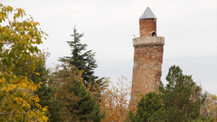 Minarenin eğimi, Pisa Kulesi'nden fazla