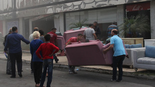 Mobilya deposunda yangın