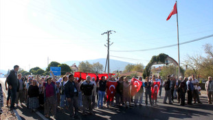 Muğla'da trafik kazası sonrası yol kapatma eylemi