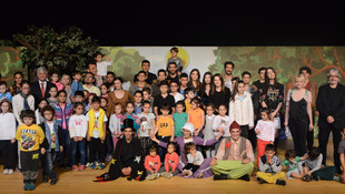 Romatoloji tedavisi gören çocuklar, tiyatro oyunu izledi