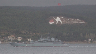Rus savaş gemisi Çanakkale Boğazı'ndan geçti