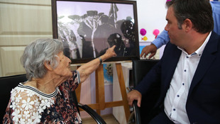 Sabiha öğretmene 101'inci yaşında sürpriz doğum günü