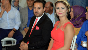 Sevdiği kızı 25 metrelik afiş hazırlayarak istedi